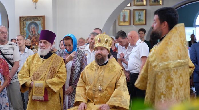 Митрополит Григорий совершил Литургию в праздник Рождества святителя Николая Чудотворца