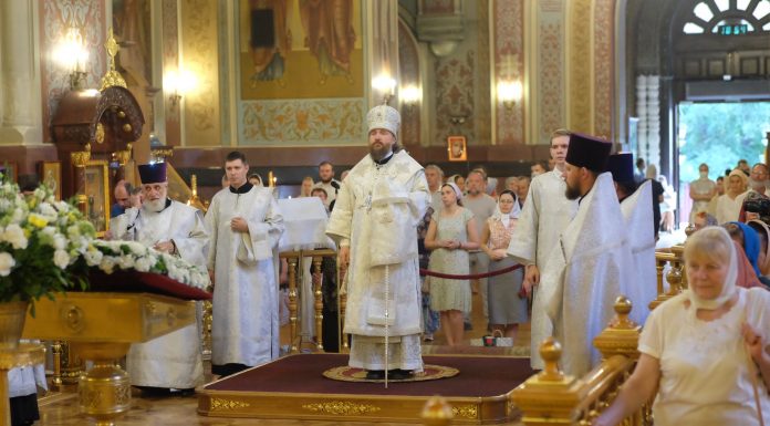 Митрополит Григорий совершил всенощное бдение в канун праздника Преображения Господня