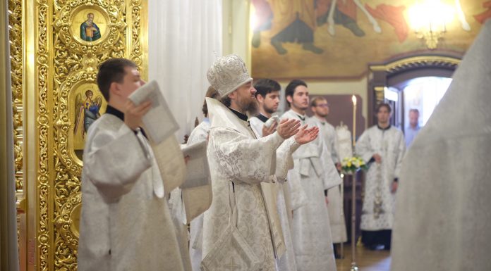 Митрополит Григорий совершил Литургию в Свято-Екатерининском соборе