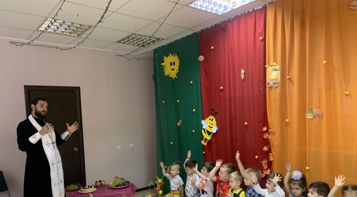 Иерей Давид Хачатурян посетил частный детский сад «Семушка»
