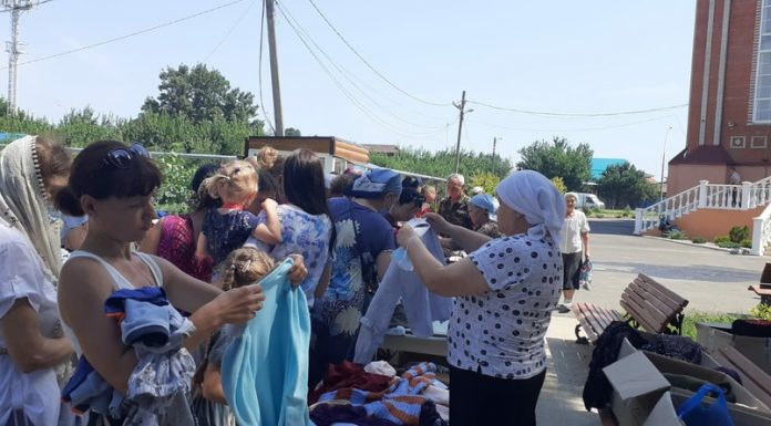 В храме Вознесения Господня прошла благотворительная акция по раздаче вещей