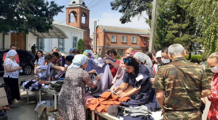 В храме Вознесения Господня прошла благотворительная акция по раздаче одежды и обуви