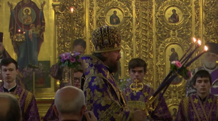 Видеосюжет: «Митрополит Григорий совершил Литургию в первый день Успенского поста»