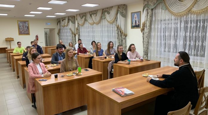 Молодежный центр при храме Святого Духа возобновляет еженедельные встречи