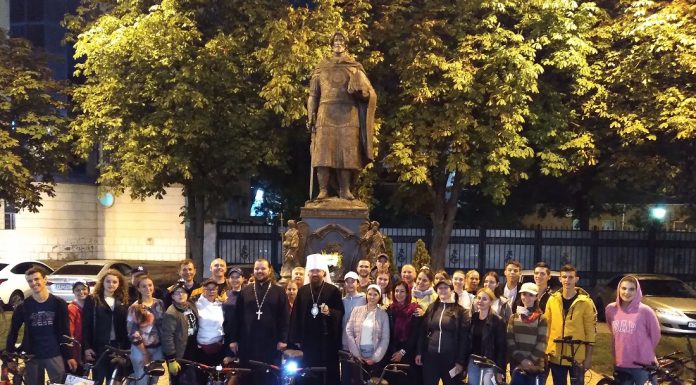 Митрополит Григорий благословил участников молодежного велопробега