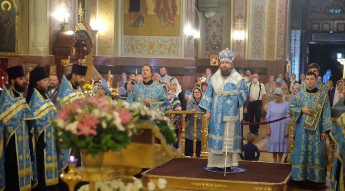 Митрополит Григорий совершил всенощное бдение в канун праздника Рождества Пресвятой Богородицы