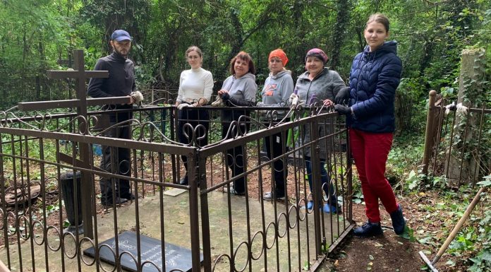 Субботник на Всесвятском кладбище