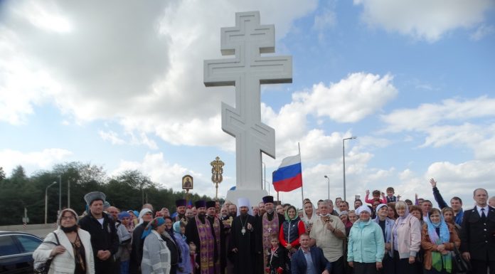 Митрополит Григорий благословил участников автомобильного крестного хода