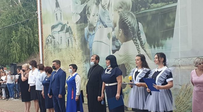 Священник поздравил первоклассников в станице Динской