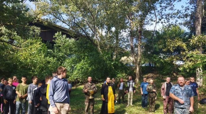 Иерей Виктор Аникин открыл детские казачие игры