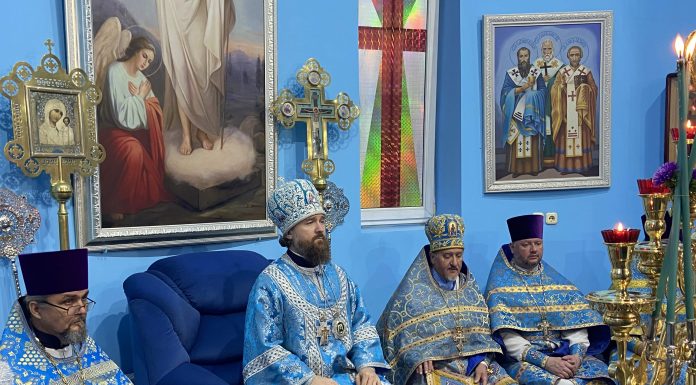 Митрополит Григорий совершил Литургию в храме Рождества Богородицы станицы Старокорсунской Митрополит Григорий совершил Литургию в храме Рождества Богородицы станицы Старокорсунской