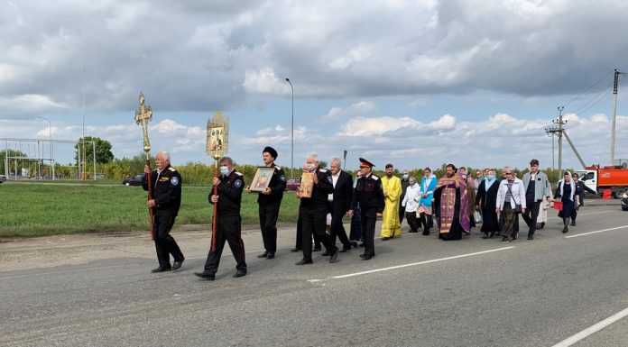 В станице Северской совершили Крестный ход к Поклонному кресту