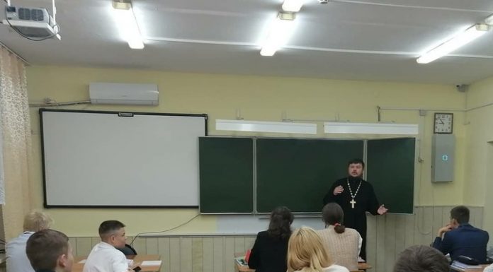 Священник провел со старшеклассниками беседу о смысле жизни