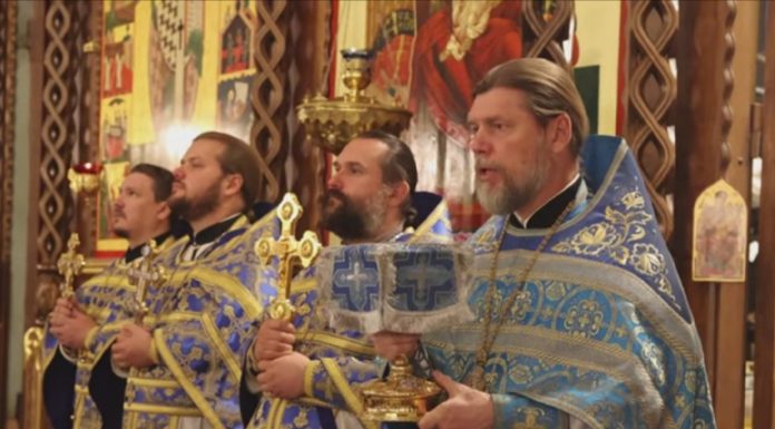 Ночная молодежная Литургия в храме Рождества Христова