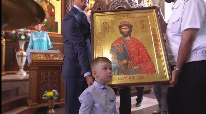 Семейный подарок храму Рождества Христова