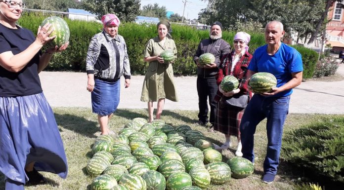 В храме Вознесения Господня раздали арбузы прихожанам