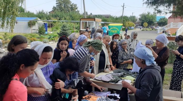 В храме Вознесения Господня прошла благотворительная акция по раздаче вещей