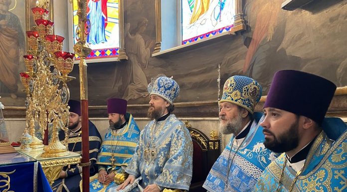 Митрополит Григорий возглавил престольный праздник в храме иконы Божией Матери «Целительница»