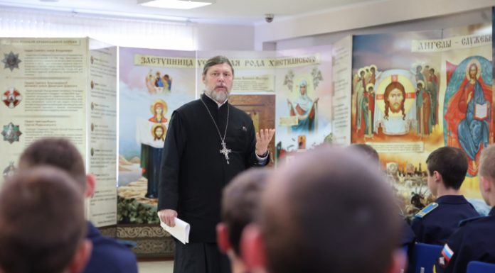 Выставка «Небесные покровители» продолжила свою работу в Президентском кадетском училище