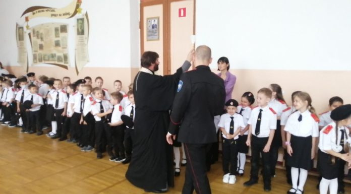Клирик Сергиевского храма принял участие в торжествах школы № 8
