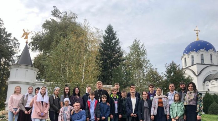 Воскресная школа «Радость моя» и волонтеры из молодежного центра Сергиевского храма совершили паломническую поездку