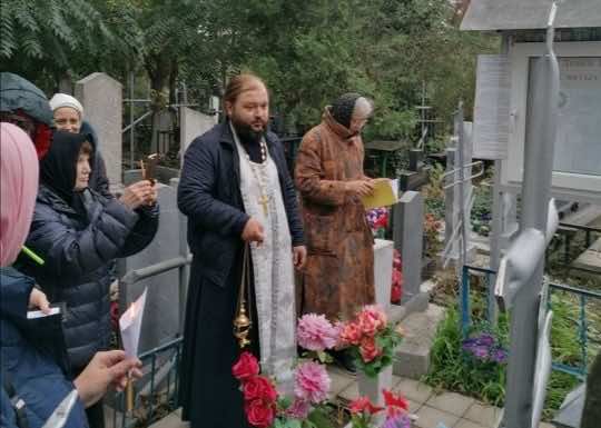 Иерей Владимир Бондаренко совершил панихиду на могиле инока Георгия (Пономаренко)