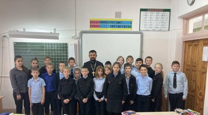 Иерей Андрей Овчинкин встретился с учащимися 4 «А» класса школы № 14