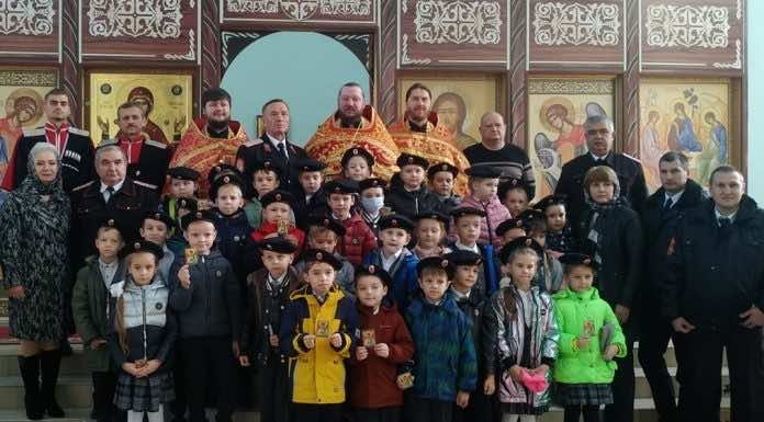 В Троицком храме первоклассников посвятили в казачата