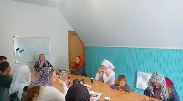 Музыкальная гостиная в Молодежном клубе храма Матроны Московской