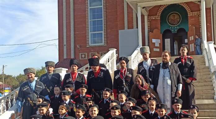 Казачата в храме Вознесения Господня в посёлке Пашковском