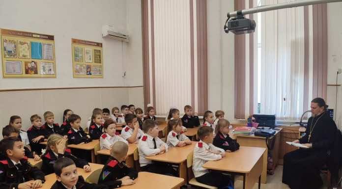 Штатный клирик храма Вознесения Господня посёлка Пашковского провёл Час духовности в школе