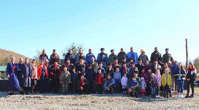 У строящегося храма святого Фаддея на хуторе Фадеевском на молебен прибыли казаки Белореченского РКО