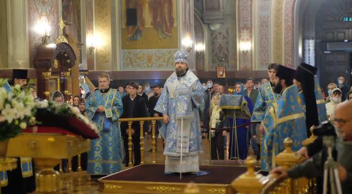 Митрополит Григорий совершил всенощное бдение в канун дня Казанской иконы Божией Матери