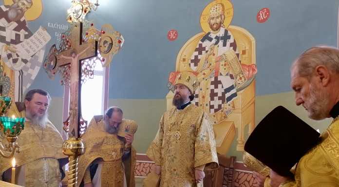 Митрополит Григорий совершил Литургию в храме Святого Духа хутора Крупской