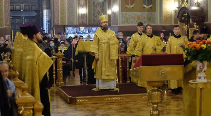 Митрополит Григорий совершил Всенощное бдение в канун празднования Собора Архистратига Михаила