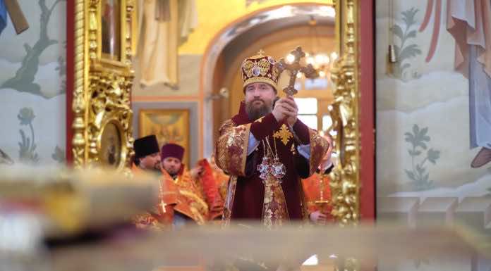 Митрополит Григорий совершил Литургию в храме великомученика Георгия Победоносца