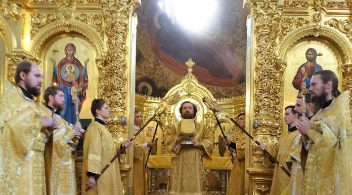 Митрополит Григорий совершил Литургию и диаконскую хиротонию в Екатерининском соборе