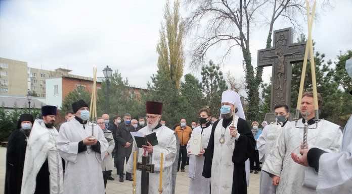 Митрополит Григорий совершил панихиду по грекам, погибшим в годы политических репрессий