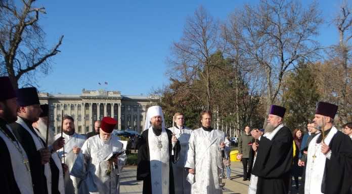 Видеосюжет: Митрополит Григорий впервые совершил панихиду по Екатерине Великой