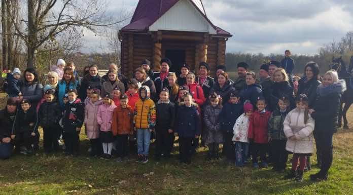 В Казачьем стане ст. Динской торжественно отметили традицию посажения казачат на коня