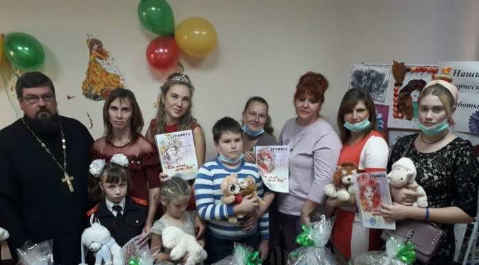 Священник поздравил участниц конкурса «Моя мама — лучше всех!»