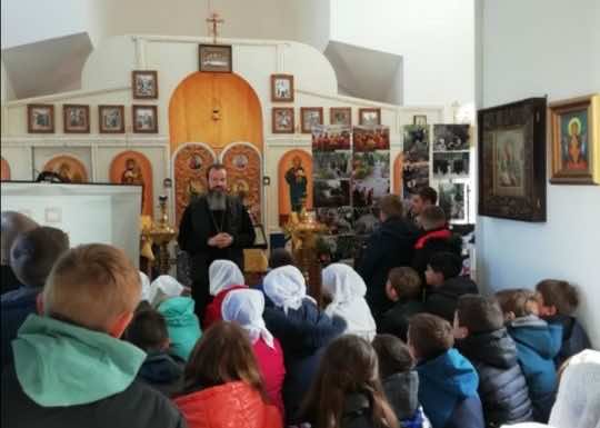 В храме Рождества Пресвятой Богородицы с. Львовского для учеников школы № 27 прошла фотовыставка