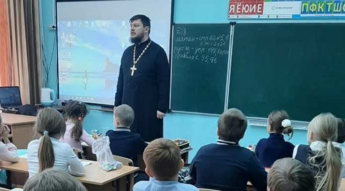 В Горячем Ключе священник провел беседу со школьниками