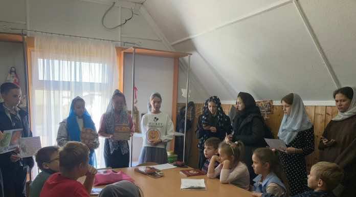 Молодежный клуб провел акцию «Мы против Хэллоуина»