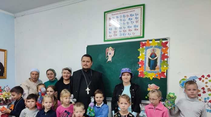 В воскресной школе храма Вознесения Господня в посёлке Пашковском прошел открытый урок «Сотворение мира и человека»