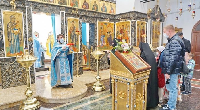 В двух храмах монастыря «Всецарица» торжественно отметили праздник Введения во храм Пресвятой Богородицы