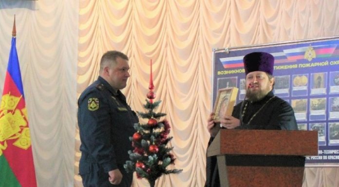 Протоиерей Георгий Лабецкий поздравил сотрудников главного управления МЧС с днем спасателя