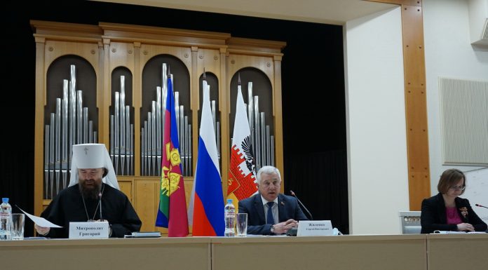 Митрополит Григорий и благочинные Екатеринодарской епархии встретились с депутатами Законодательного Собрания края