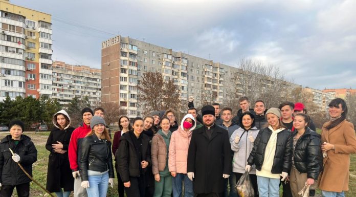 Клирик Рождественского храма и молодёжная община провели субботник