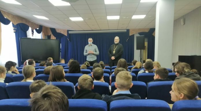 Иерей Максим Белов провел встречу с учениками пятых классов школы № 43 станицы Северской